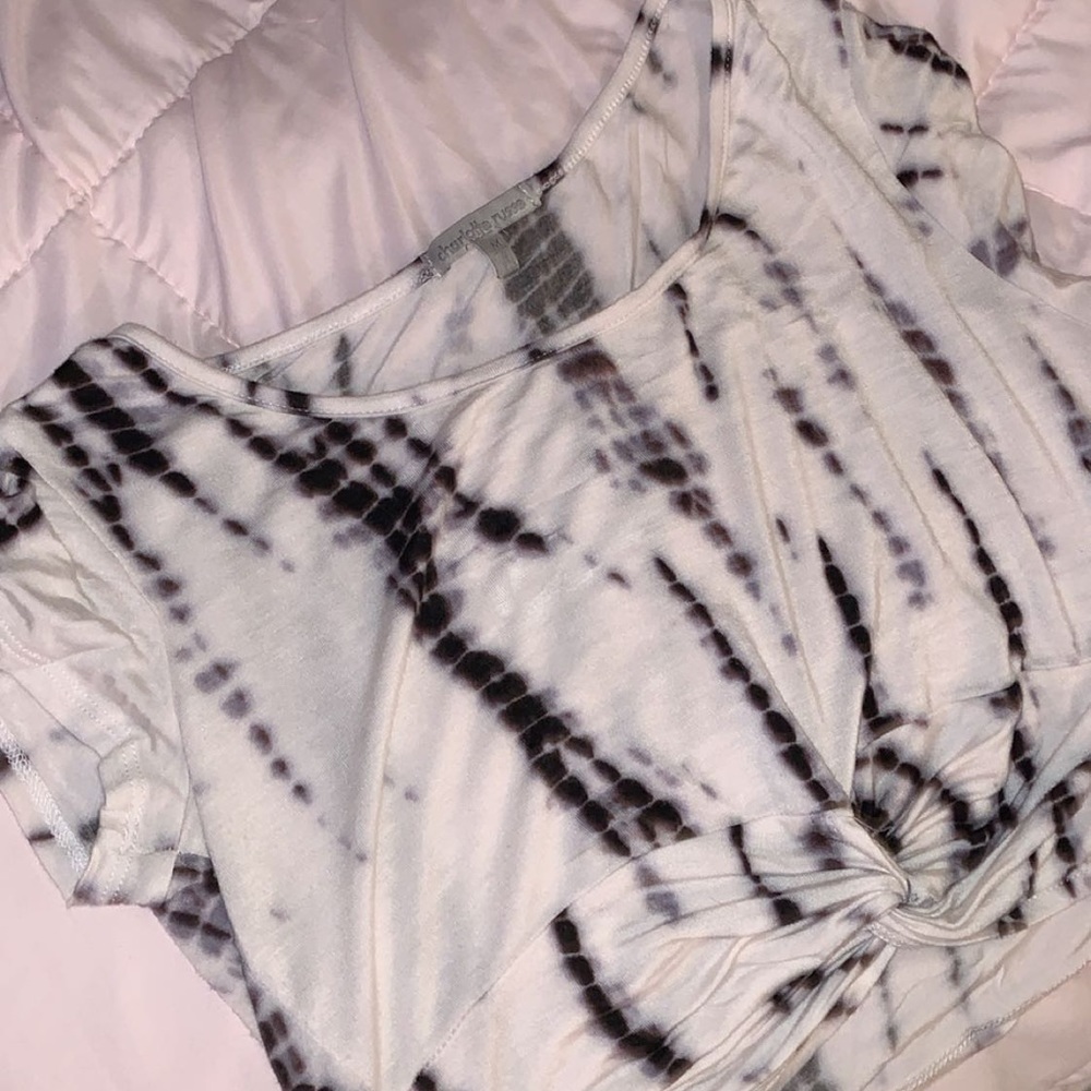crop top t-shirt